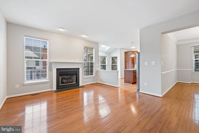 19608 EDGEMONT SQ, Ashburn, VA 20147