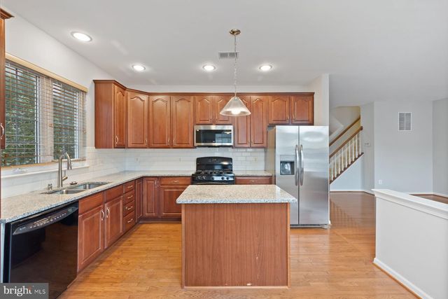 19608 EDGEMONT SQ, Ashburn, VA 20147