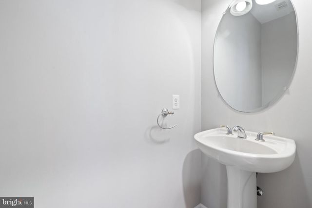 19608 EDGEMONT SQ, Ashburn, VA 20147