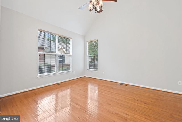 19608 EDGEMONT SQ, Ashburn, VA 20147