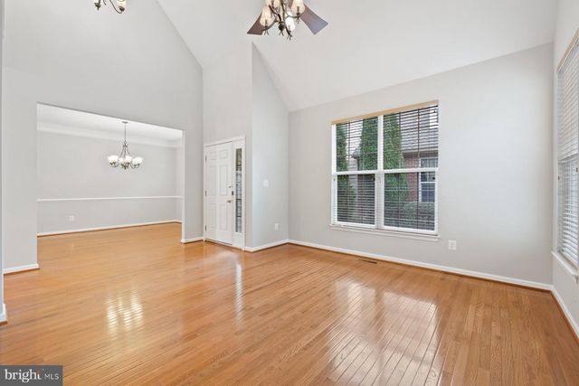 19608 EDGEMONT SQ, Ashburn, VA 20147