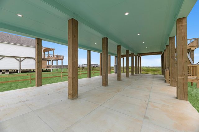 4723 Bluewater Drive, Freeport, TX 77541
