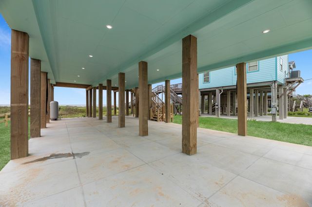 4723 Bluewater Drive, Freeport, TX 77541