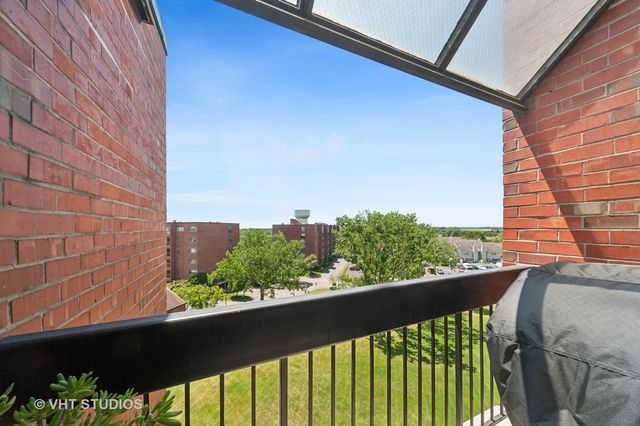 3700 Capri UNIT 607 Court 607, Glenview, IL 60025