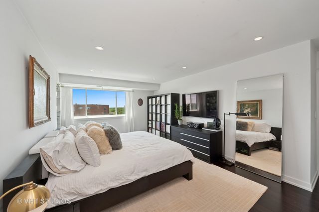 3700 Capri UNIT 607 Court 607, Glenview, IL 60025
