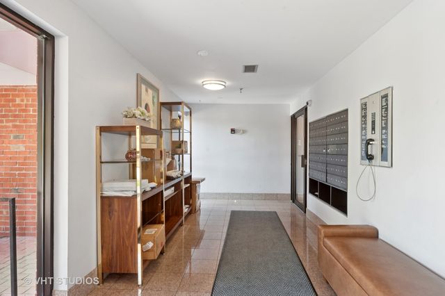 3700 Capri UNIT 607 Court 607, Glenview, IL 60025