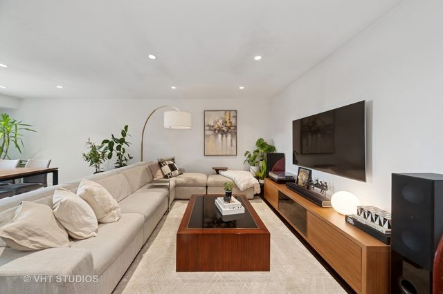 3700 Capri UNIT 607 Court 607, Glenview, IL 60025