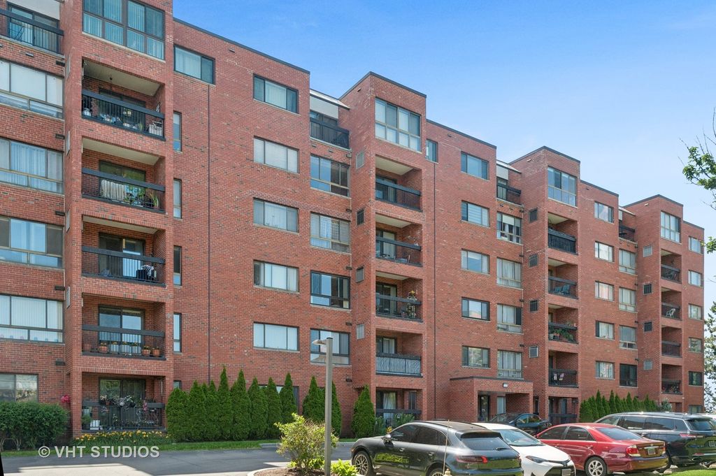 3700 Capri UNIT 607 Court 607, Glenview, IL 60025