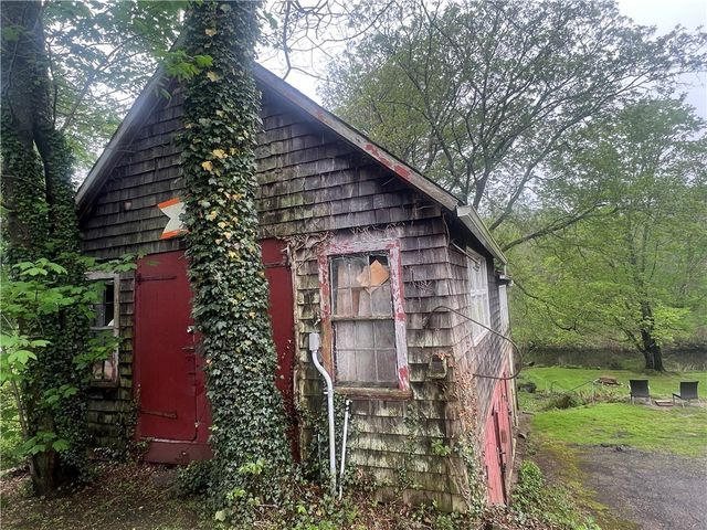 196 Columbia Street, South Kingstown, RI 02879
