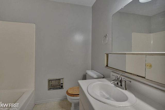 810 Holland Avenue, Port Huron, MI 48060