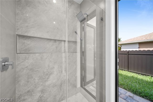 106 NE 11th TER, Cape Coral, FL 33909