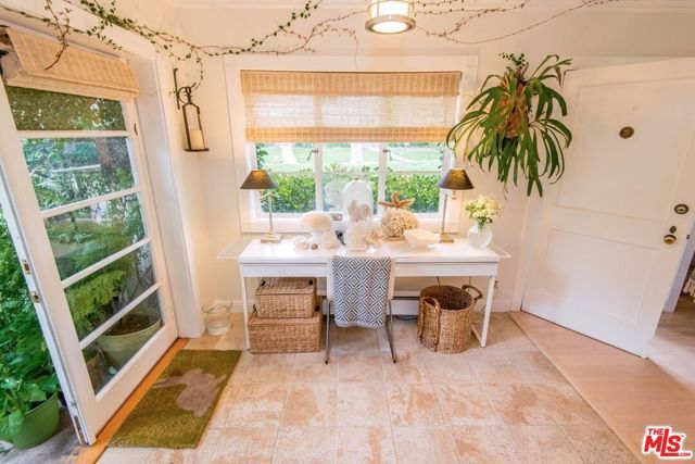 5233 Village, Los Angeles, CA 90016