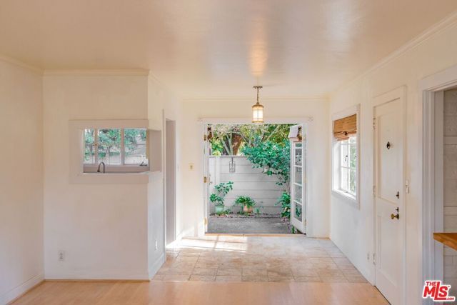 5233 Village, Los Angeles, CA 90016