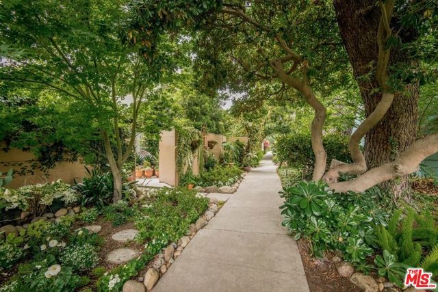 5233 Village, Los Angeles, CA 90016