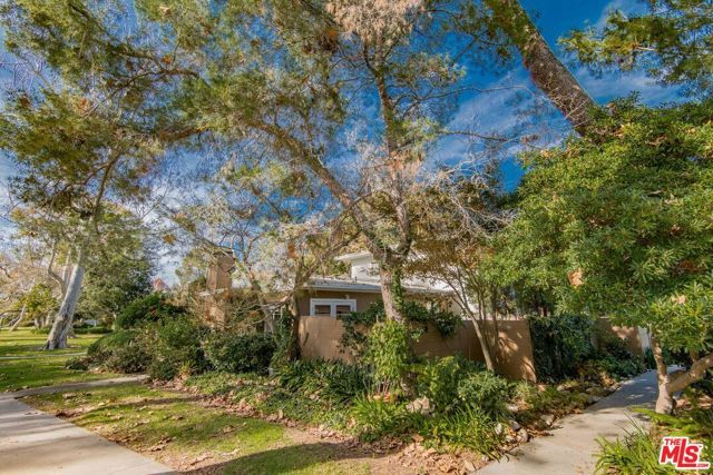 5233 Village, Los Angeles, CA 90016