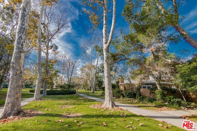 5233 Village, Los Angeles, CA 90016