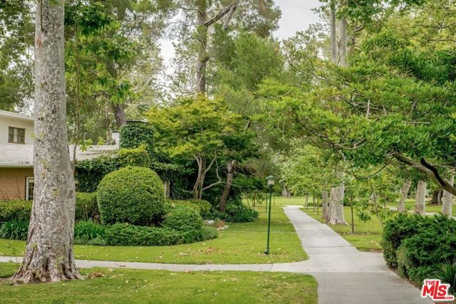 5233 Village, Los Angeles, CA 90016