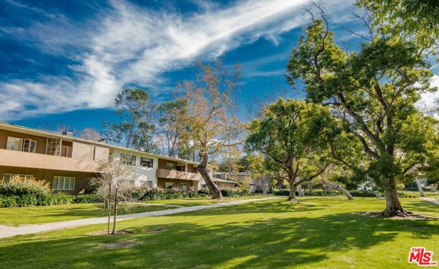 5233 Village, Los Angeles, CA 90016