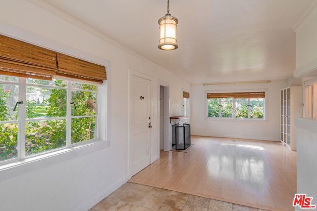 5233 Village, Los Angeles, CA 90016