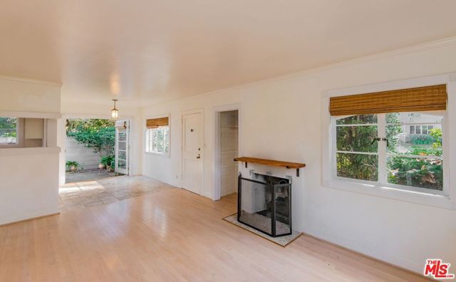 5233 Village, Los Angeles, CA 90016