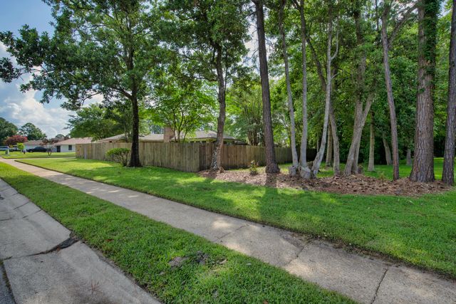 759 Overbrook Drive, Fort Walton Beach, FL 32547
