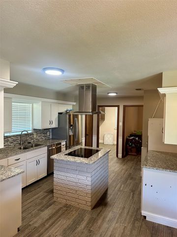 4200 Los Robles Drive, Plano, TX 75074