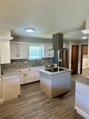 4200 Los Robles Drive, Plano, TX 75074