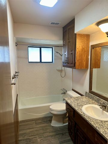 4200 Los Robles Drive, Plano, TX 75074