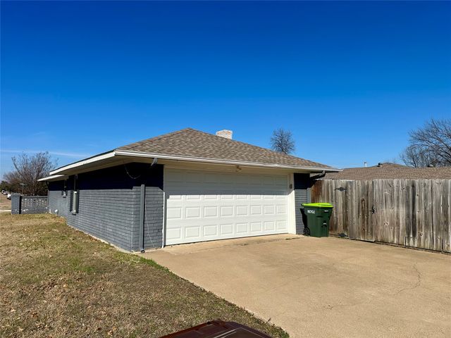 4200 Los Robles Drive, Plano, TX 75074