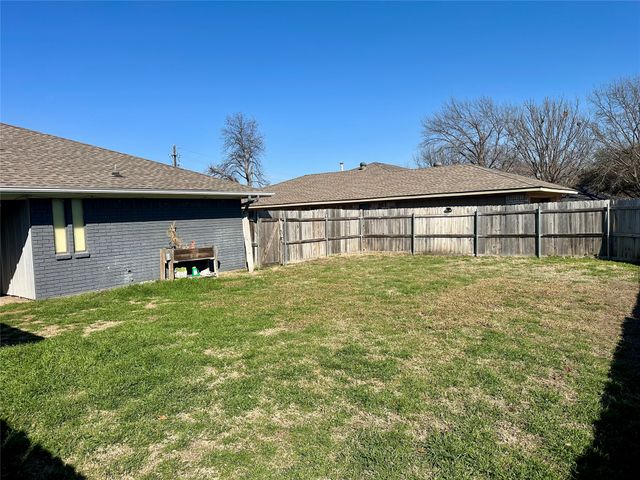 4200 Los Robles Drive, Plano, TX 75074