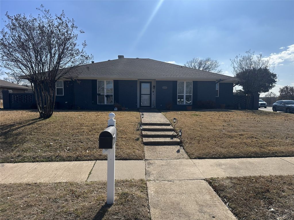 4200 Los Robles Drive, Plano, TX 75074