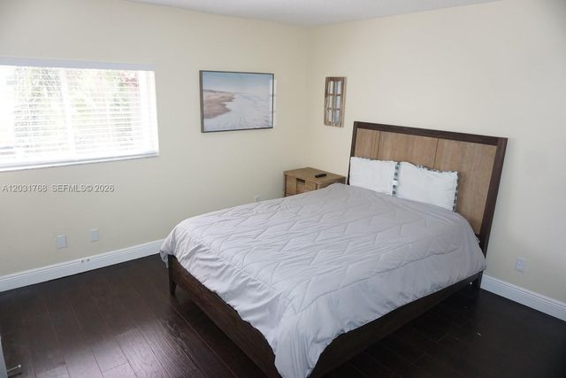 1057 SE 6th Ave, Dania Beach, FL 33004
