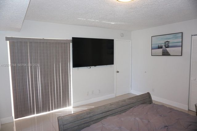 1057 SE 6th Ave, Dania Beach, FL 33004