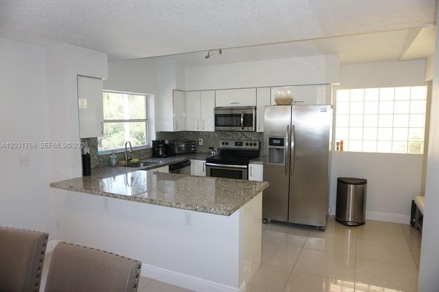 1057 SE 6th Ave, Dania Beach, FL 33004