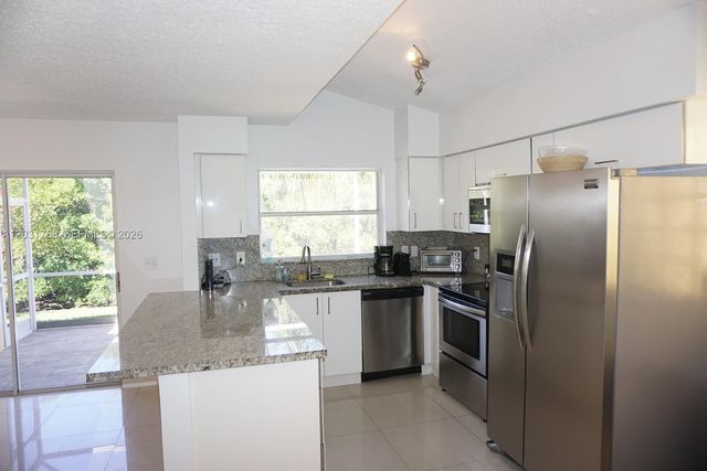 1057 SE 6th Ave, Dania Beach, FL 33004