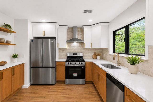 261 SUNSET KEY, Secaucus, NJ 07094