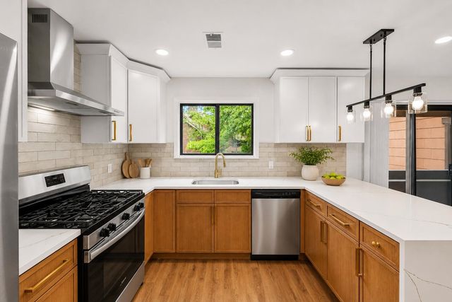 261 SUNSET KEY, Secaucus, NJ 07094