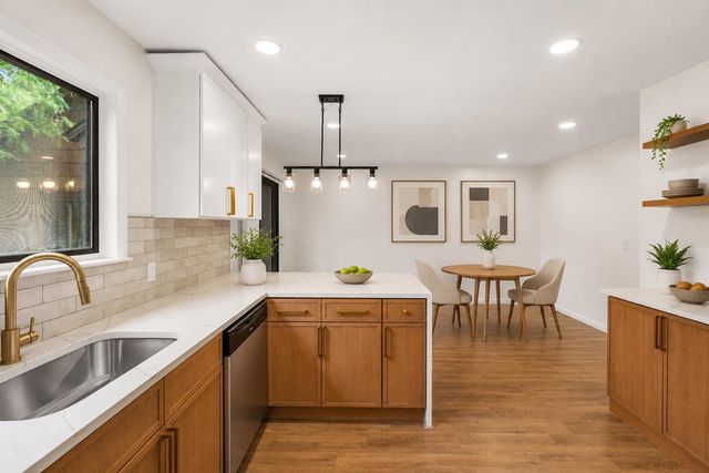 261 SUNSET KEY, Secaucus, NJ 07094