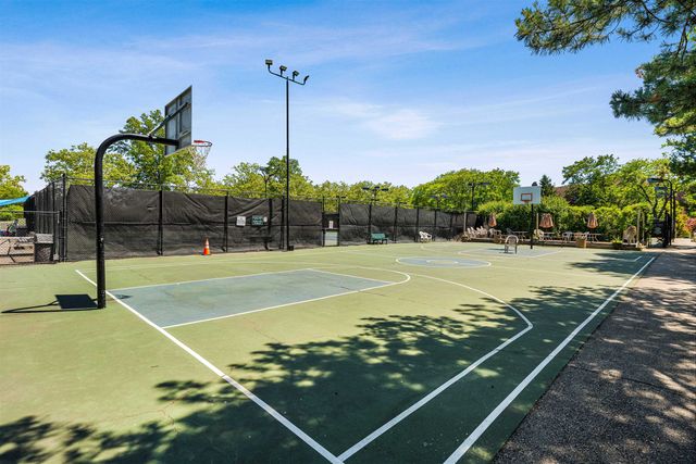 261 SUNSET KEY, Secaucus, NJ 07094