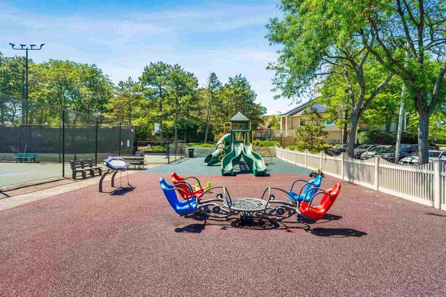 261 SUNSET KEY, Secaucus, NJ 07094