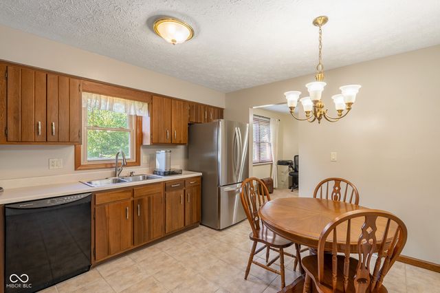 1733 Sycamore Drive, Plainfield, IN 46168