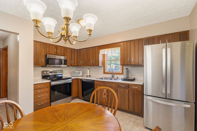 1733 Sycamore Drive, Plainfield, IN 46168