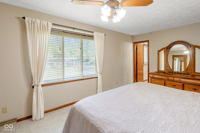 1733 Sycamore Drive, Plainfield, IN 46168