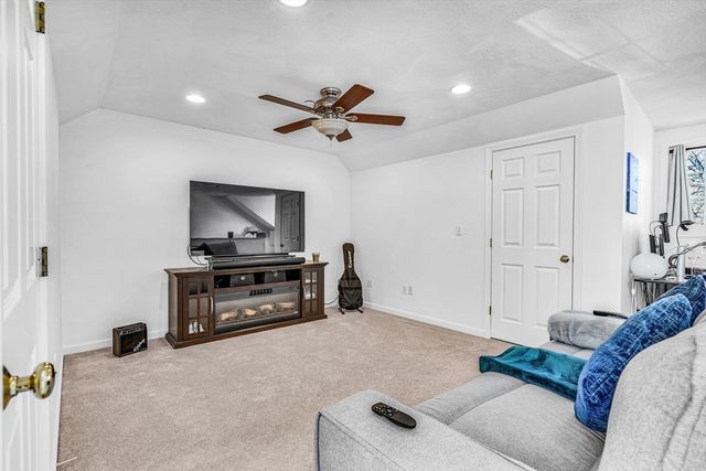 555 Main St 8, Woburn, MA 01801