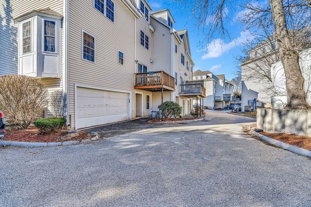 555 Main St 8, Woburn, MA 01801