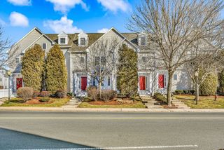 555 Main St 8, Woburn, MA 01801