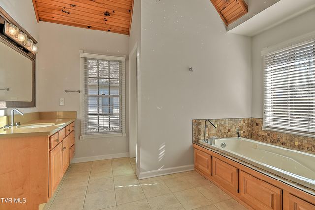 3016 Vicksburg Road, Johnson City, TN 37604