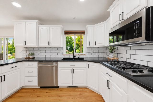 17817 E Galaxy Ct, Greenacres, WA 99016