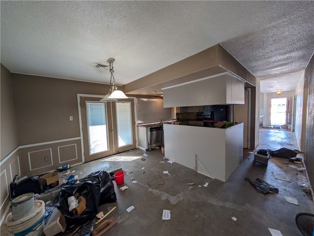 6633 Sahara Dr, Corpus Christi, TX 78412