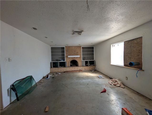 6633 Sahara Dr, Corpus Christi, TX 78412